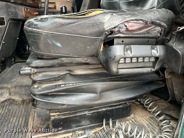 image for item NJ9282 1986 Freightliner  FLC dump truck