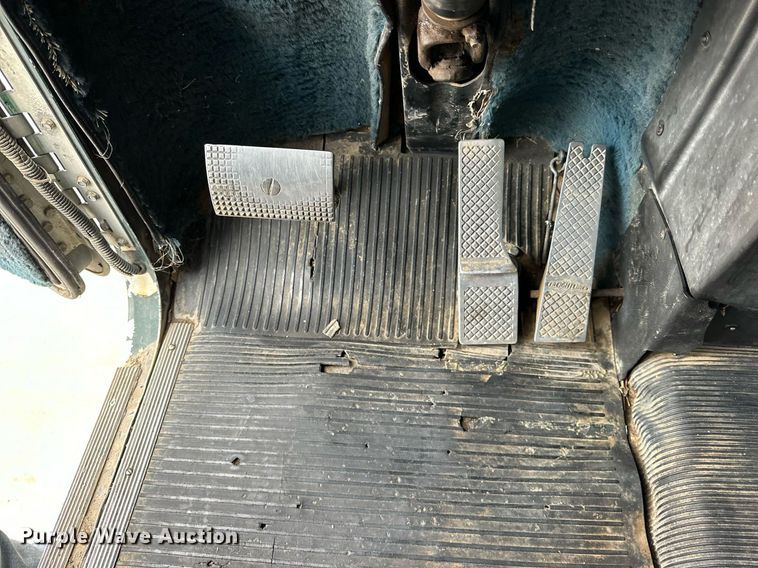 image for item NJ9282 1986 Freightliner  FLC dump truck