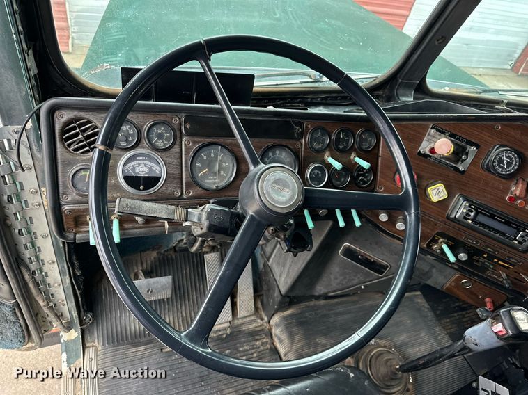 image for item NJ9282 1986 Freightliner  FLC dump truck