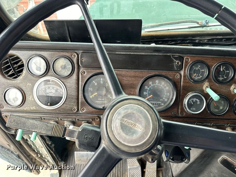 image for item NJ9282 1986 Freightliner  FLC dump truck