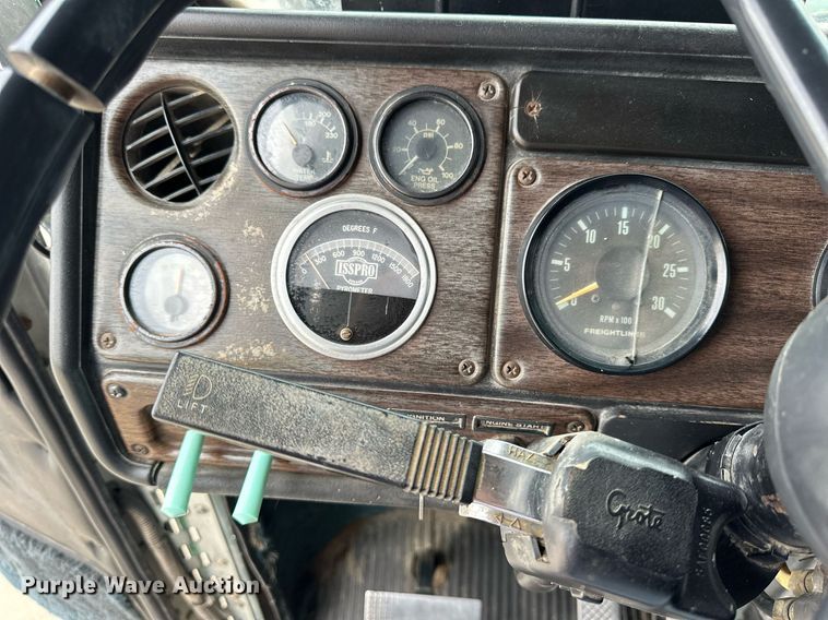 image for item NJ9282 1986 Freightliner  FLC dump truck