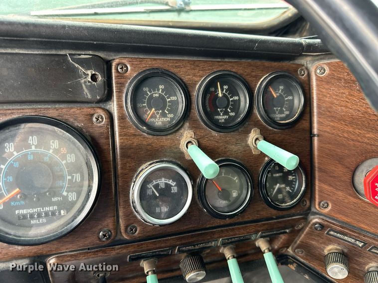 image for item NJ9282 1986 Freightliner  FLC dump truck