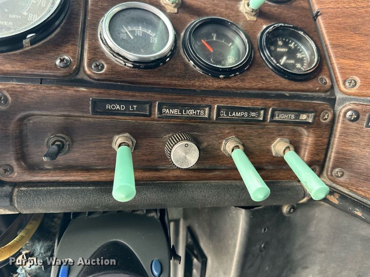 image for item NJ9282 1986 Freightliner  FLC dump truck