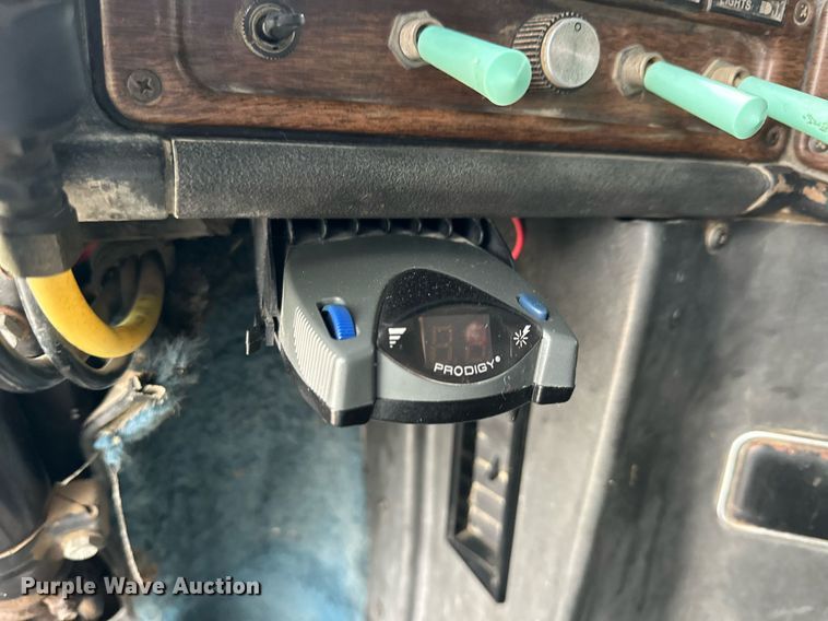 image for item NJ9282 1986 Freightliner  FLC dump truck