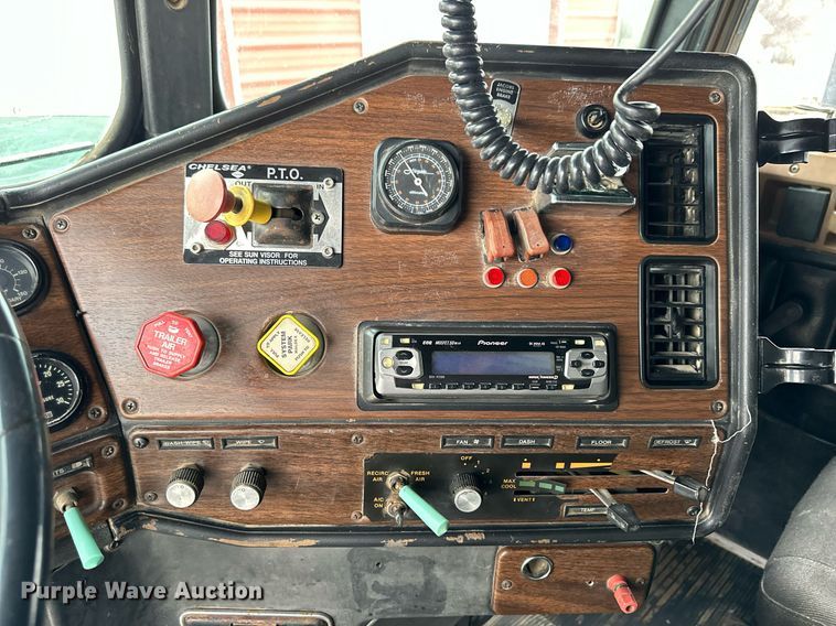 image for item NJ9282 1986 Freightliner  FLC dump truck