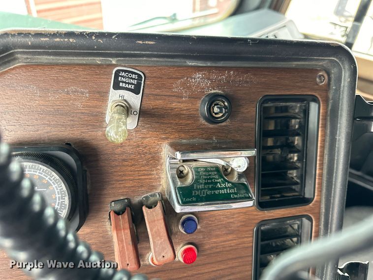 image for item NJ9282 1986 Freightliner  FLC dump truck