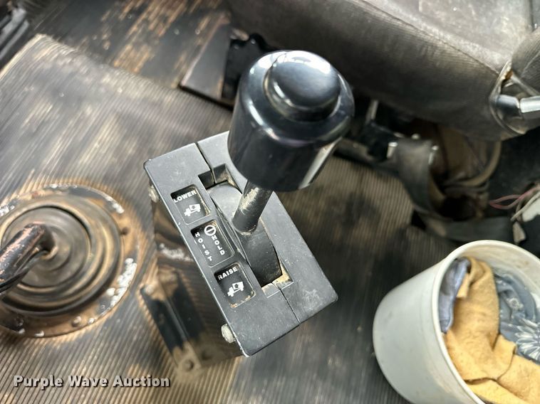 image for item NJ9282 1986 Freightliner  FLC dump truck