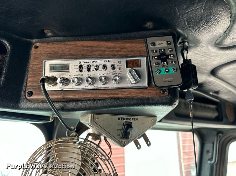 image for item NJ9282 1986 Freightliner  FLC dump truck