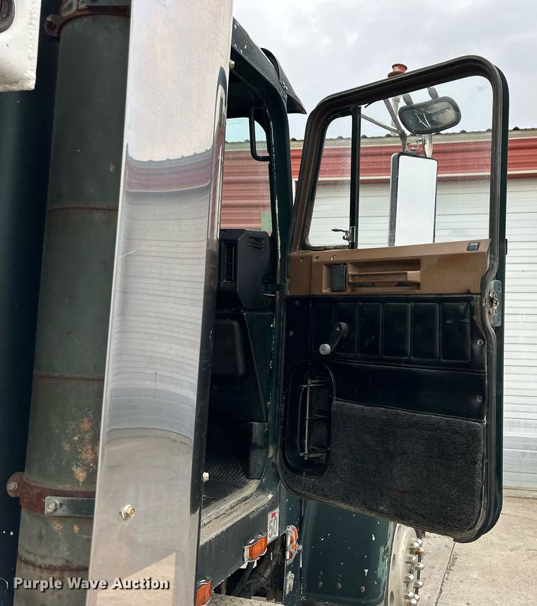 image for item NJ9282 1986 Freightliner  FLC dump truck