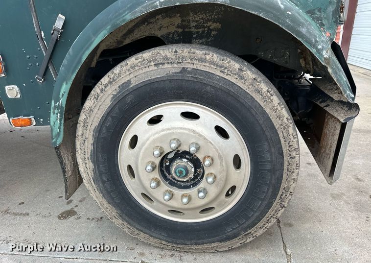 image for item NJ9282 1986 Freightliner  FLC dump truck