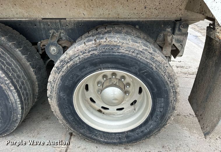 image for item NJ9282 1986 Freightliner  FLC dump truck