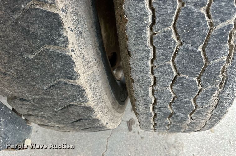 image for item NJ9282 1986 Freightliner  FLC dump truck