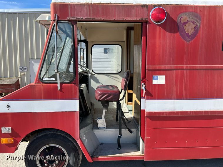 image for item NJ9535 1975 Chevrolet delivery truck