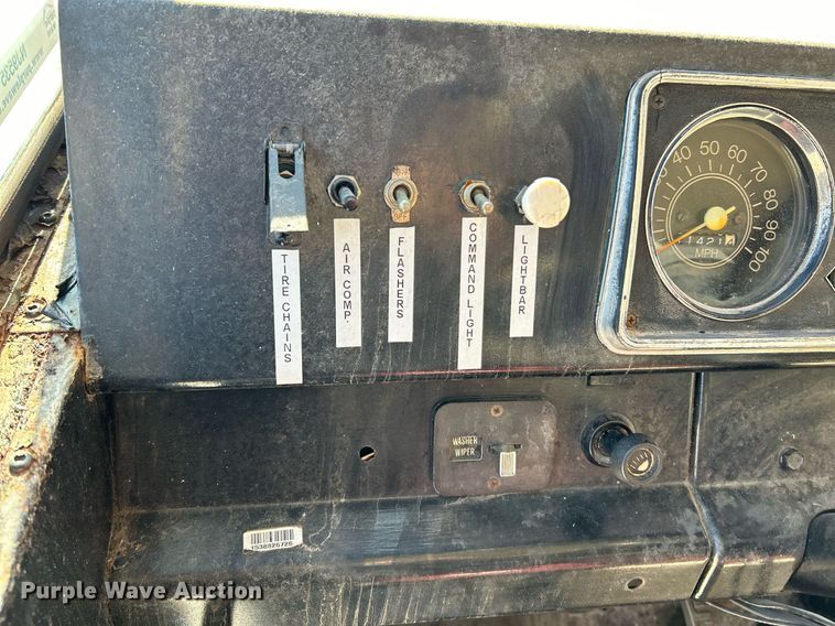 image for item NJ9535 1975 Chevrolet delivery truck