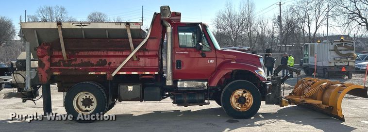 image for item NJ9542 2006 International 7400 dump truck