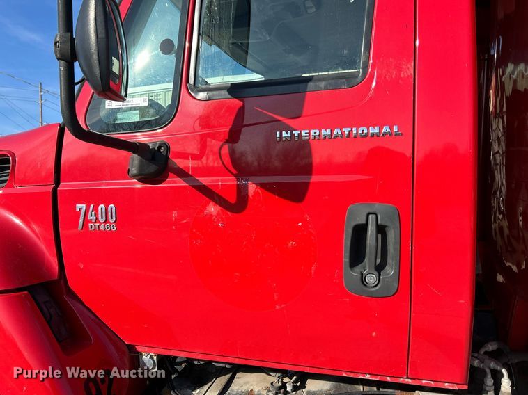 image for item NJ9542 2006 International 7400 dump truck