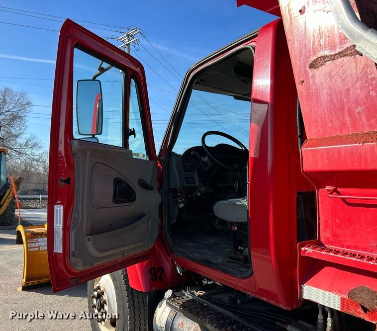 image for item NJ9542 2006 International 7400 dump truck