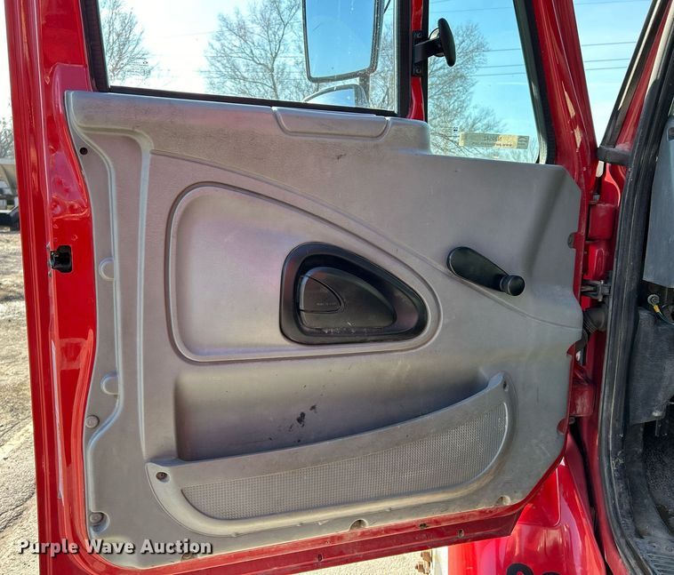 image for item NJ9542 2006 International 7400 dump truck