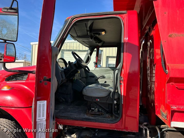 image for item NJ9542 2006 International 7400 dump truck