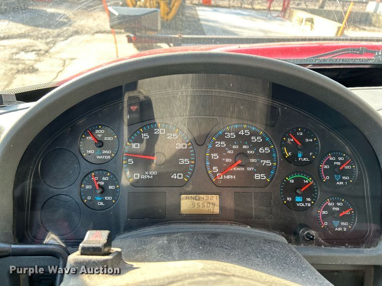 image for item NJ9542 2006 International 7400 dump truck