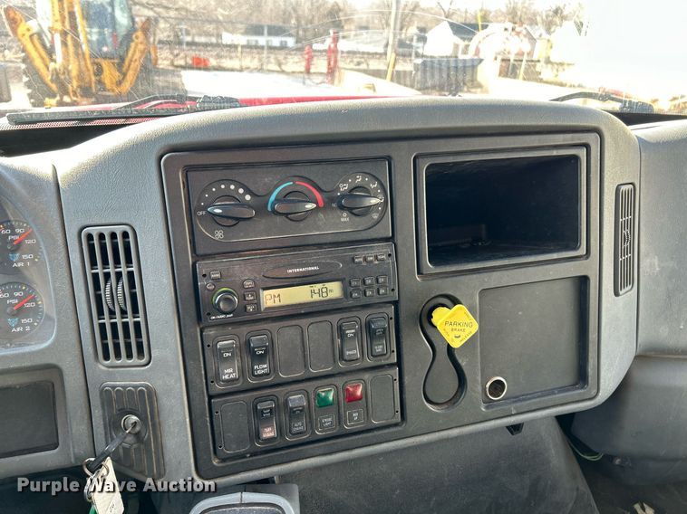 image for item NJ9542 2006 International 7400 dump truck