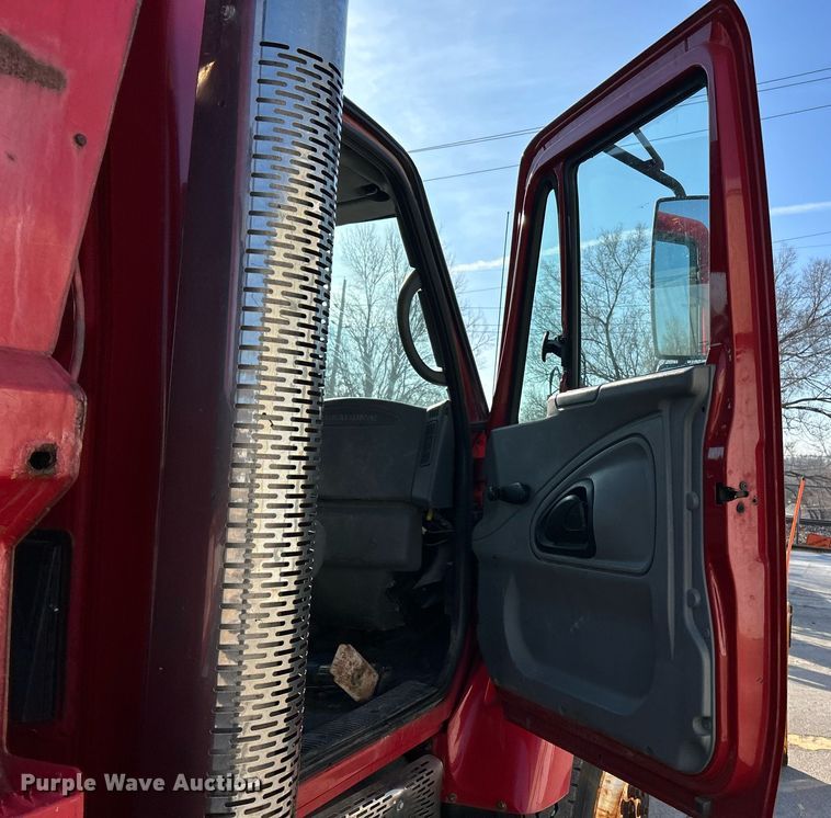 image for item NJ9542 2006 International 7400 dump truck