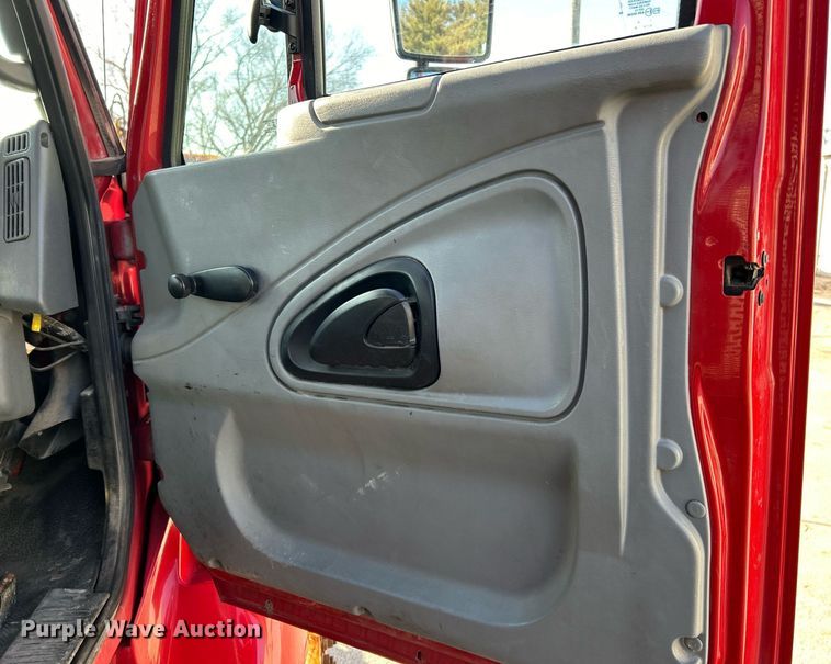 image for item NJ9542 2006 International 7400 dump truck