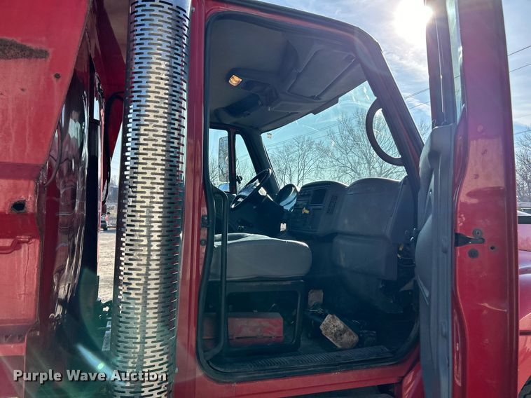 image for item NJ9542 2006 International 7400 dump truck