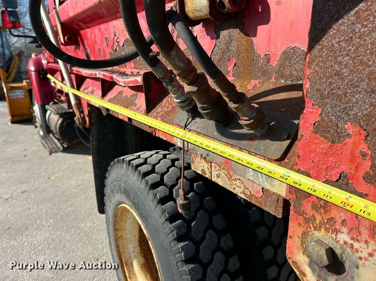 image for item NJ9542 2006 International 7400 dump truck