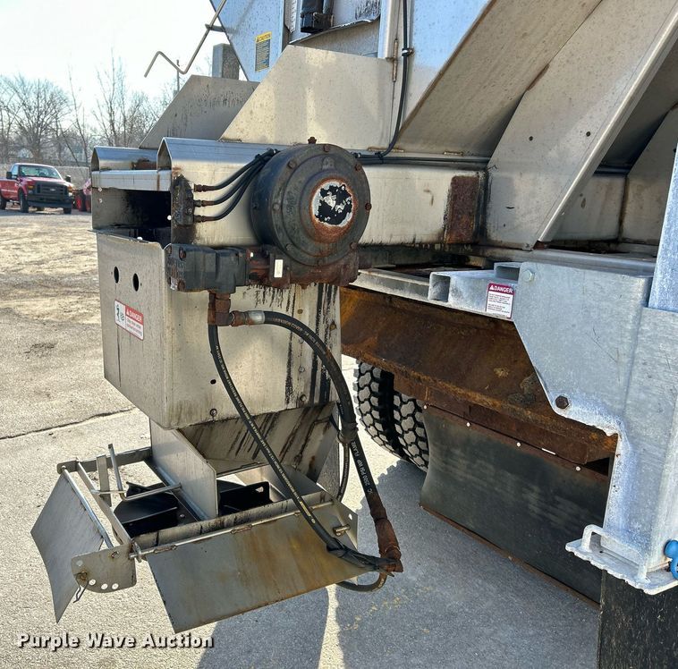 image for item NJ9542 2006 International 7400 dump truck