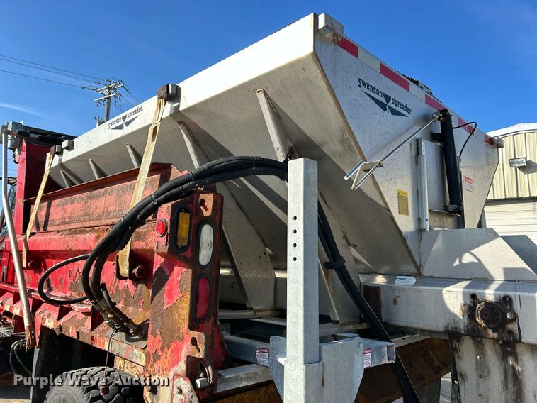 image for item NJ9542 2006 International 7400 dump truck