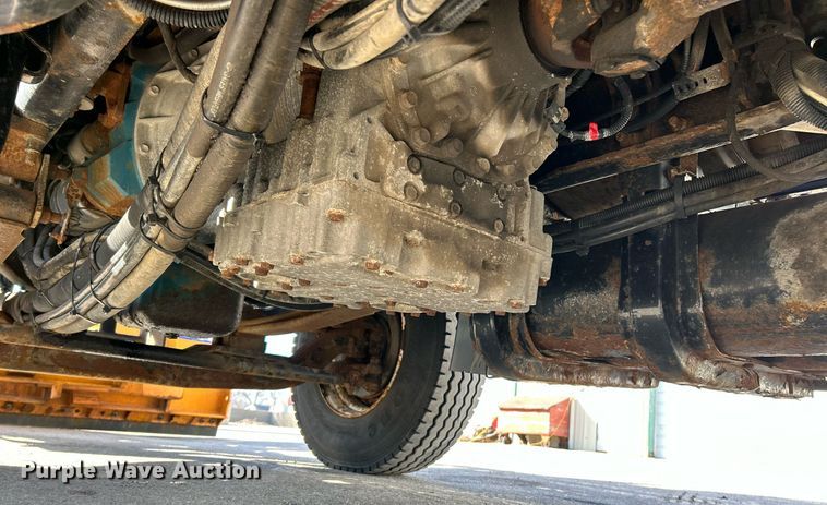 image for item NJ9542 2006 International 7400 dump truck