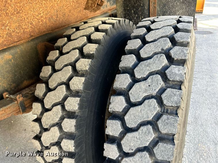 image for item NJ9542 2006 International 7400 dump truck