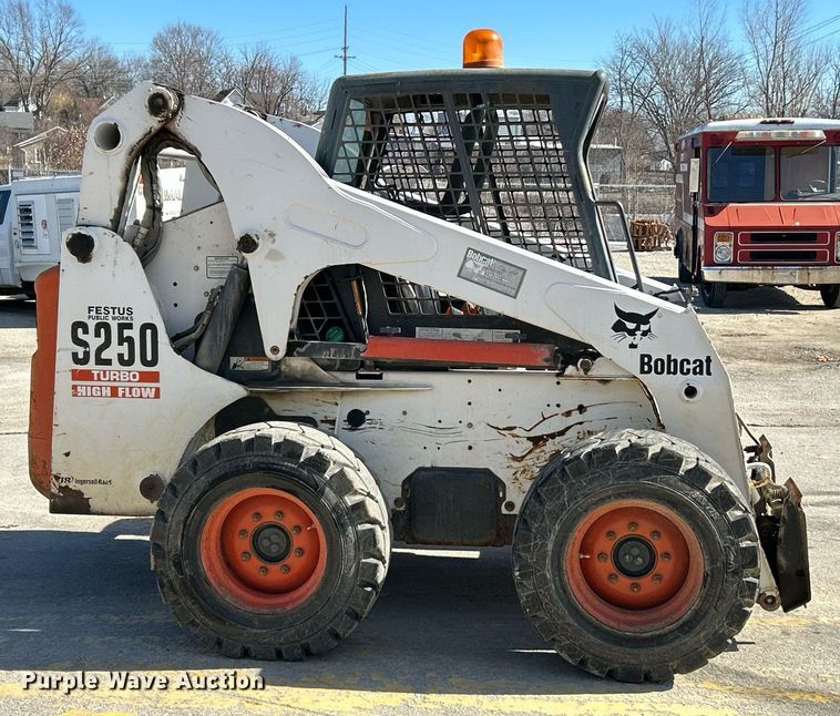 image for item NJ9543 2003 Bobcat S250 skid steer loader