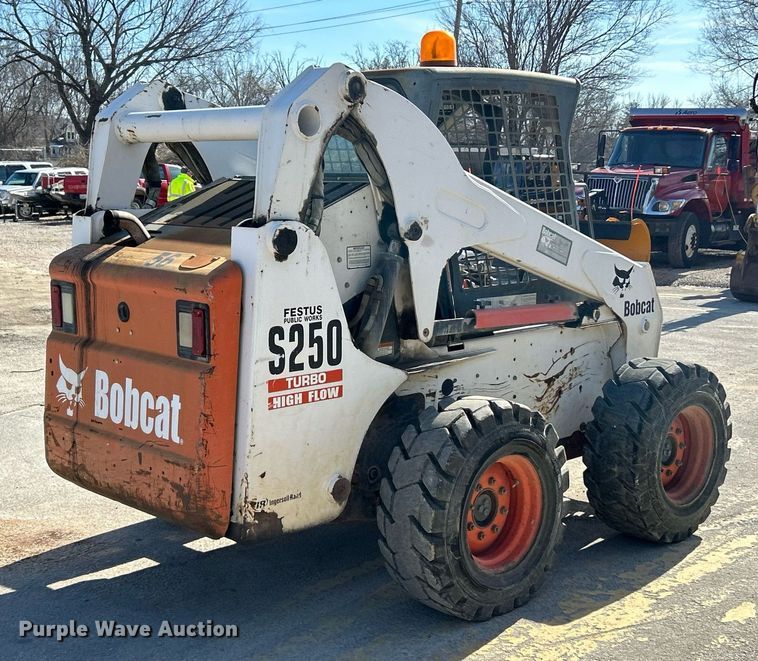 image for item NJ9543 2003 Bobcat S250 skid steer loader