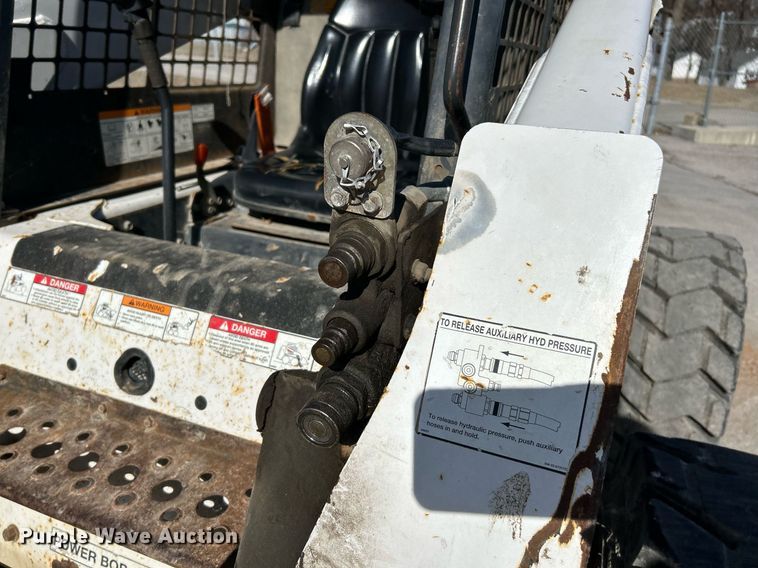 image for item NJ9543 2003 Bobcat S250 skid steer loader