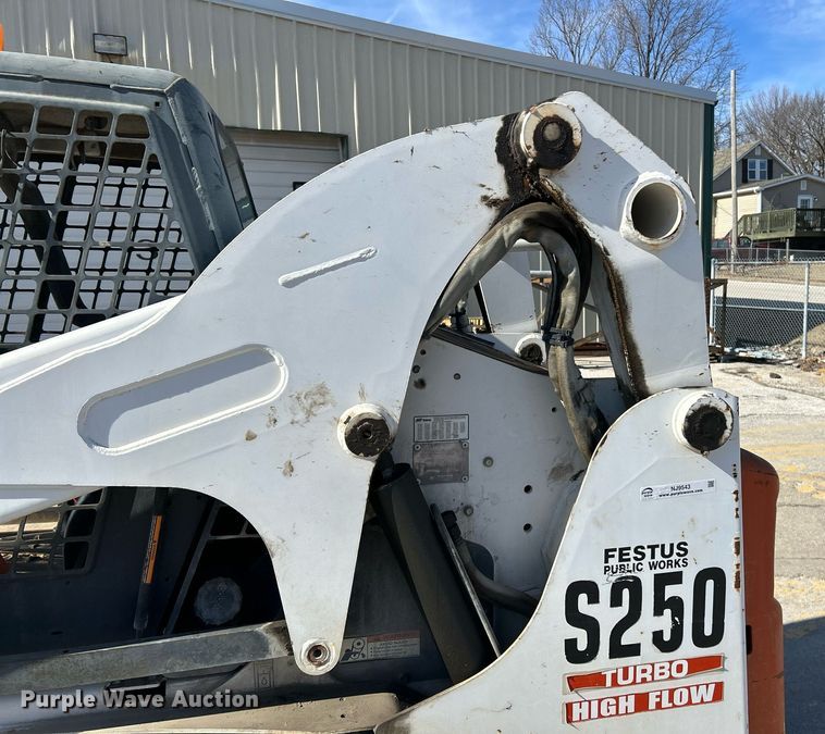 image for item NJ9543 2003 Bobcat S250 skid steer loader