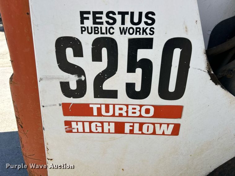 image for item NJ9543 2003 Bobcat S250 skid steer loader