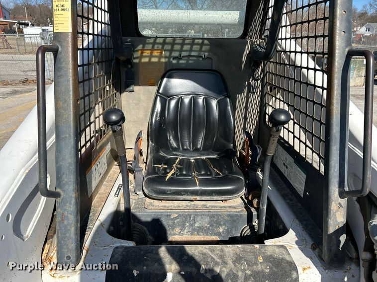 image for item NJ9543 2003 Bobcat S250 skid steer loader