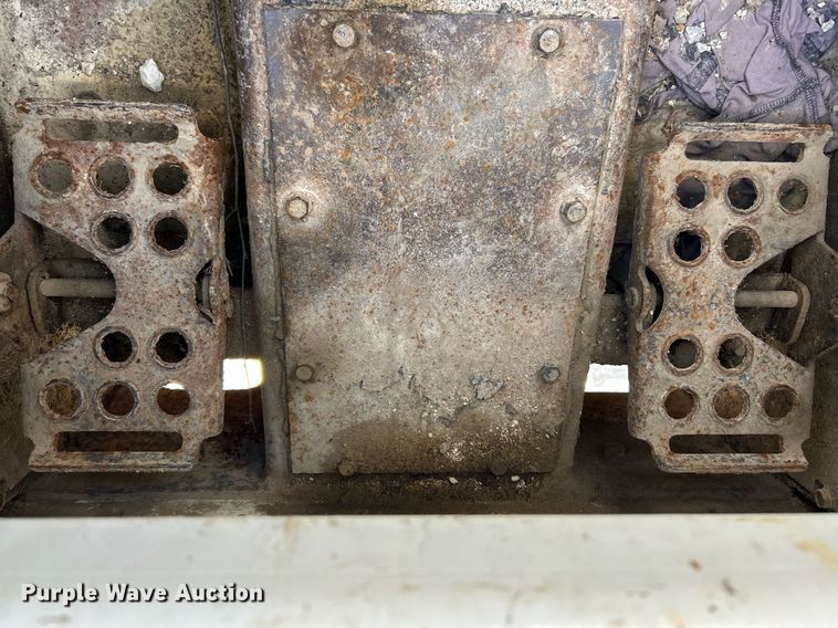 image for item NJ9543 2003 Bobcat S250 skid steer loader