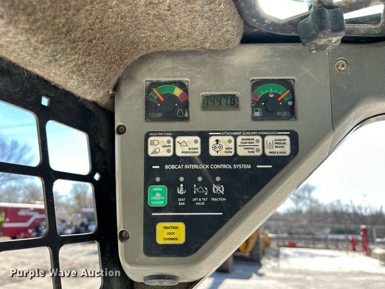 image for item NJ9543 2003 Bobcat S250 skid steer loader