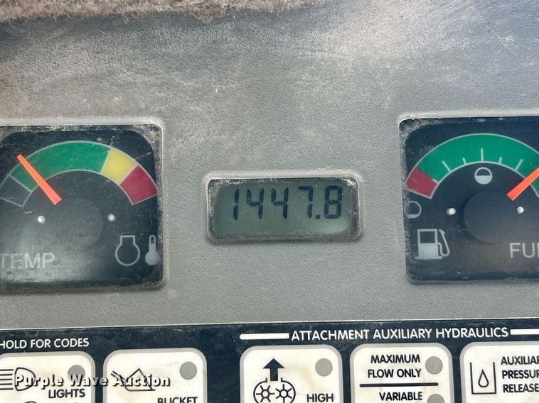 image for item NJ9543 2003 Bobcat S250 skid steer loader