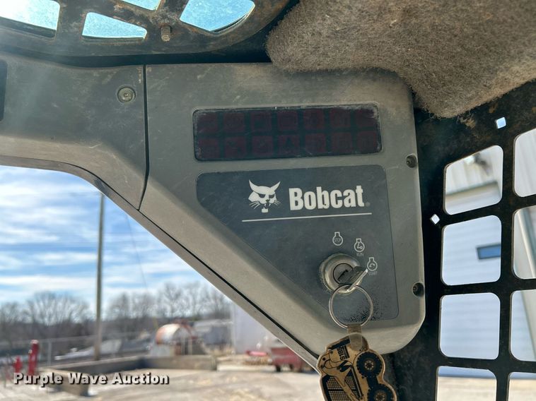 image for item NJ9543 2003 Bobcat S250 skid steer loader