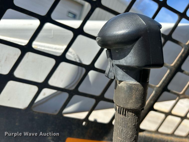 image for item NJ9543 2003 Bobcat S250 skid steer loader