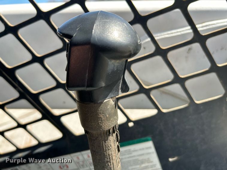 image for item NJ9543 2003 Bobcat S250 skid steer loader