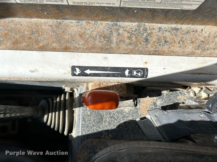 image for item NJ9543 2003 Bobcat S250 skid steer loader