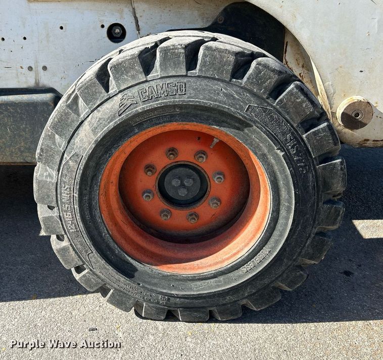 image for item NJ9543 2003 Bobcat S250 skid steer loader