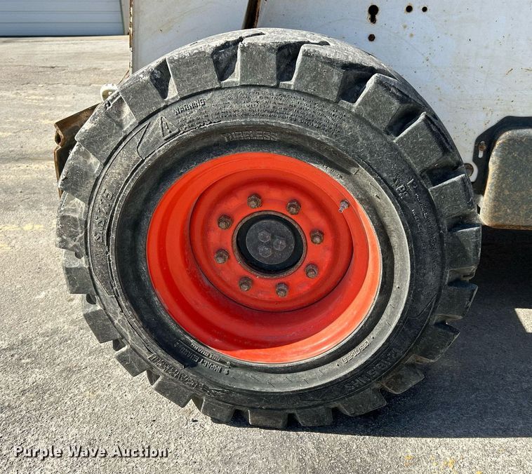 image for item NJ9543 2003 Bobcat S250 skid steer loader