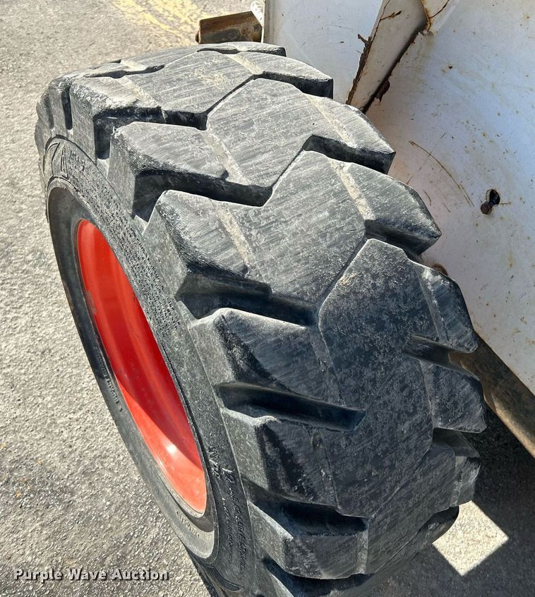 image for item NJ9543 2003 Bobcat S250 skid steer loader