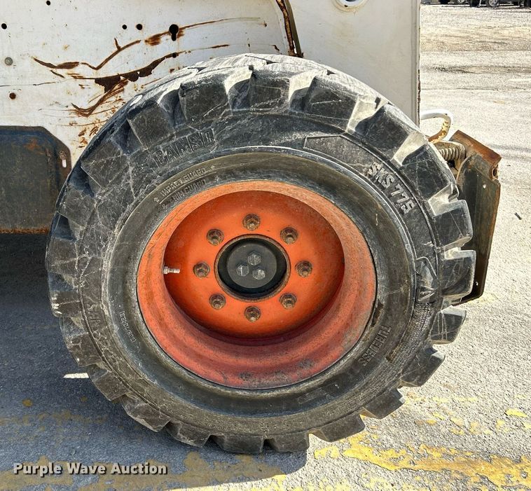 image for item NJ9543 2003 Bobcat S250 skid steer loader